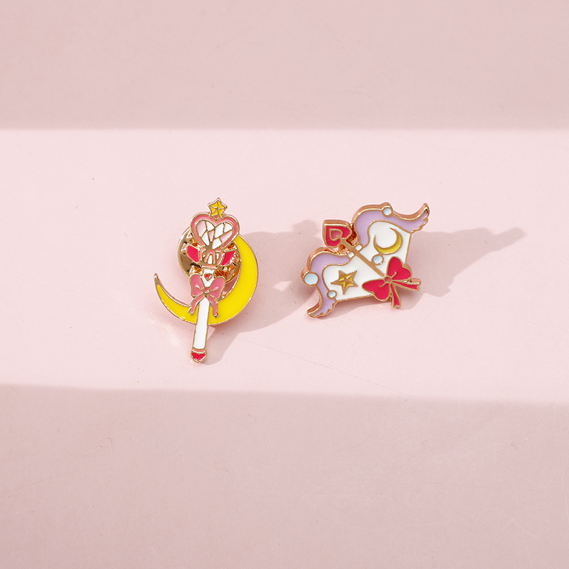 قطعتان من دبابيس الأنمي الشهير - مراجعة Sailor Moon Wand وسعره